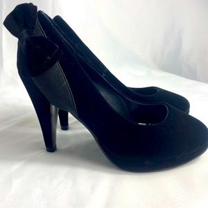 Pazzee Bow Heels Size 5 1/2